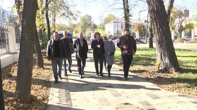 Александр Шевырёв проверил ход благоустройства Верхнего городского парка